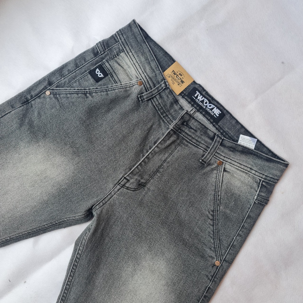 TWO ONE DENIM Celana Jeans Panjang Pria Semi Slim Fit Saku Bobok Abu-abu