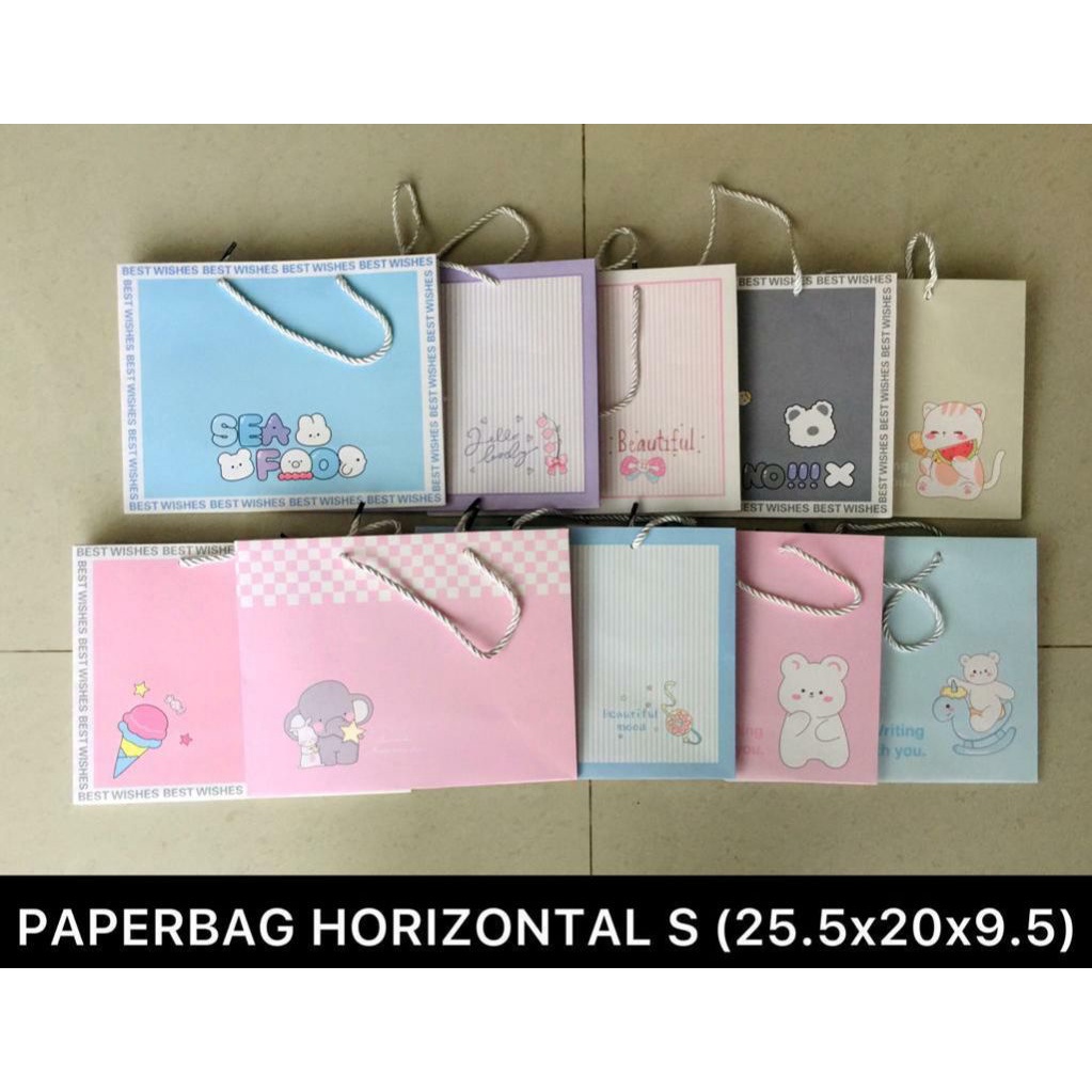 

PAPER BAG HORIZONTAL / TAS KADO KARTON PREMIUM DENGAN TALI NILON UKURAN S (25,5*20*9,5 CM)