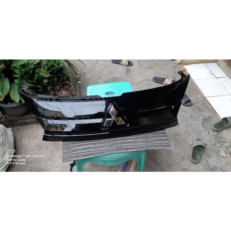 Gril depan new xpander warna hitam original