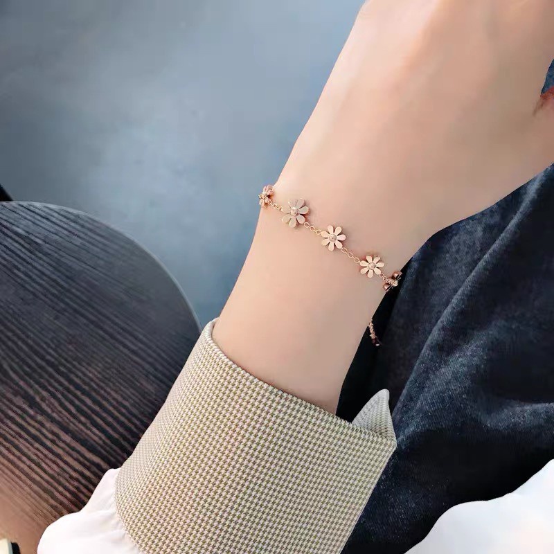 Gelang Lapis Rose Gold 18k Desain Daisy Bahan Titanium Steel Hypoallergenic Gaya Korea Untuk Wanita