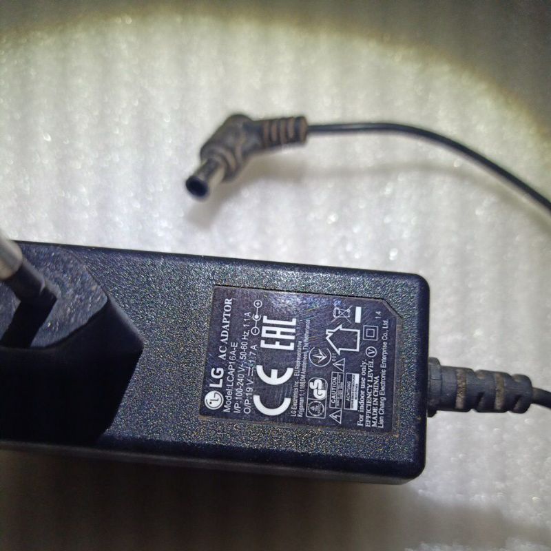 ADAPTOR ORI TV LED LG 24MT48AF 19 VOLT 1.7A