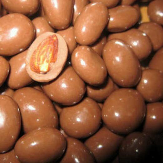 

♘ 500 gram coklat isi almond / choco almonds ☂
