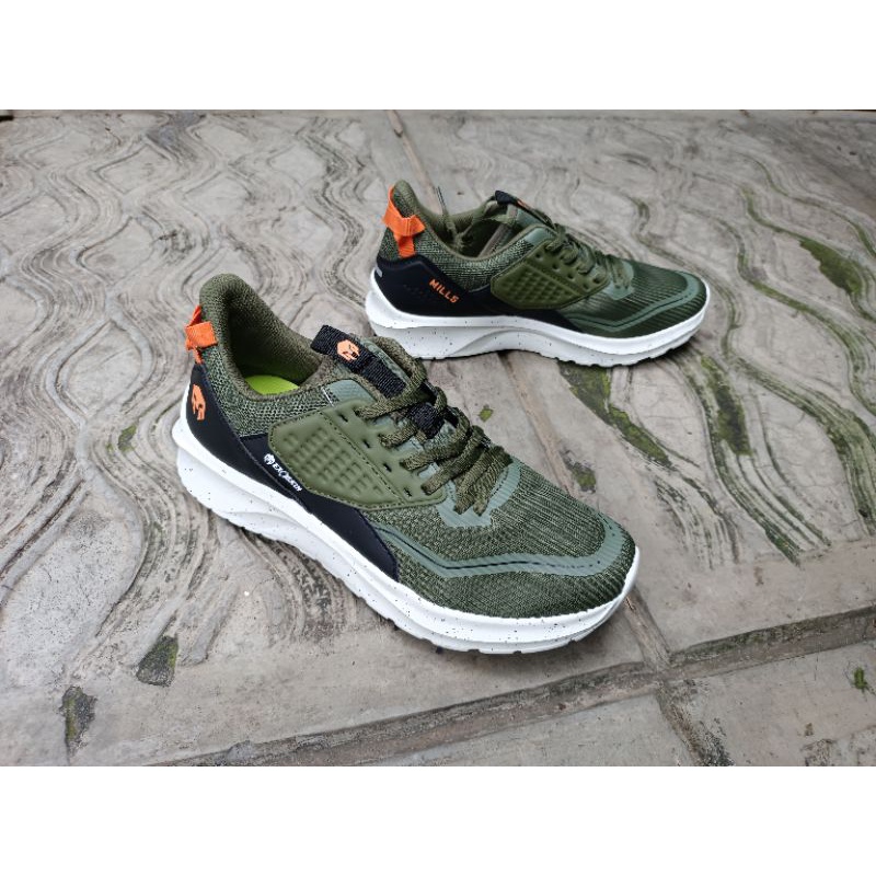 mills sepatu running evander