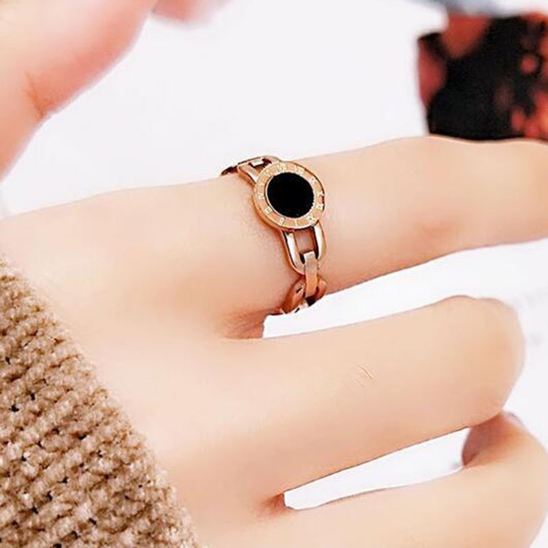 Cincin Bahan Titanium Steel Bentuk Bulat Warna Hitam | Cincin Pasangan Bahan Stainless Steel Warna Rose Gold | Kalung Rantai Dengan Liontin Hati Untuk Wanita