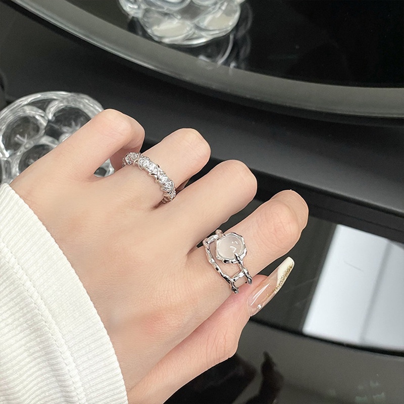 Cincin Kristal Tidak Teratur Opal Putih Elegan Mode Vintage Logam Berongga Terbuka Dapat Disesuaikan Rings Untuk Wanita Gadis Cincin Perhiasan Trendi