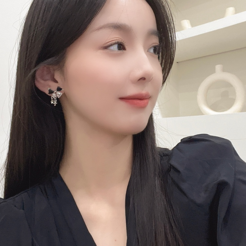 Sparkling Bow Zircon Earrings/Temperamen Manis Hitam Ikatan Simpul Paduan Stud Earrings/Aksesoris Perhiasan Wanita Harian