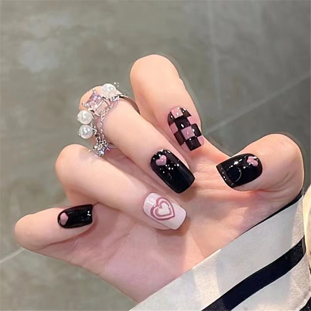 24pc/set Fashion Hitam Ungu Checker Wearable Nail Sweet Cool Love Shape Manicure Suit