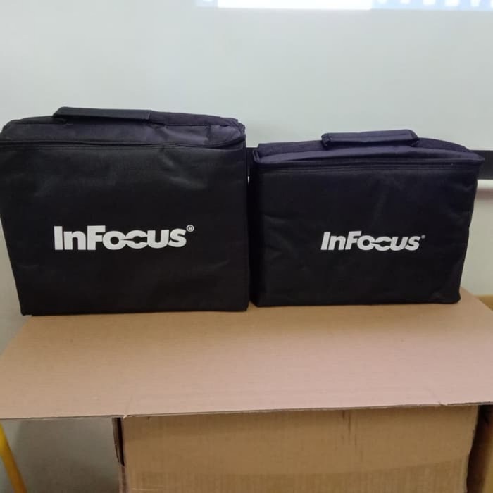 

[[JNT COD]] Tas proyektor infocus New