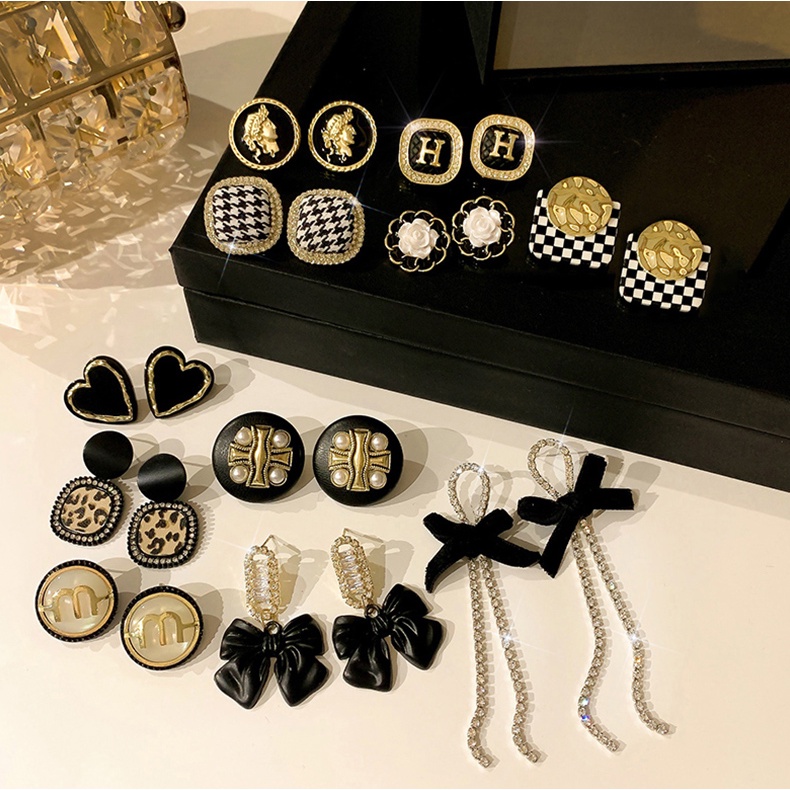 Anting Tusuk Hati Hitam Gaya Korea Retro Square Pearl Earrings Ladies Aksesoris Fashion2023Baru