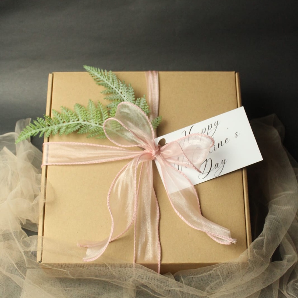 

Custom box coklat premium dan bunga kering ferero cadbury silverqueen
