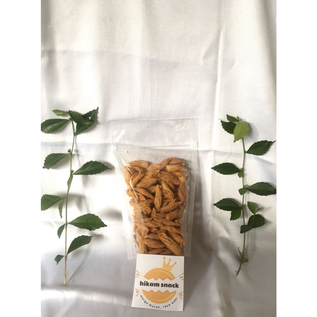 

Lumpia Kering/ Lumring Pedas - Gurih, Crispy, Nagih - Cemilan, Snack, Makanan Ringan - 200 g