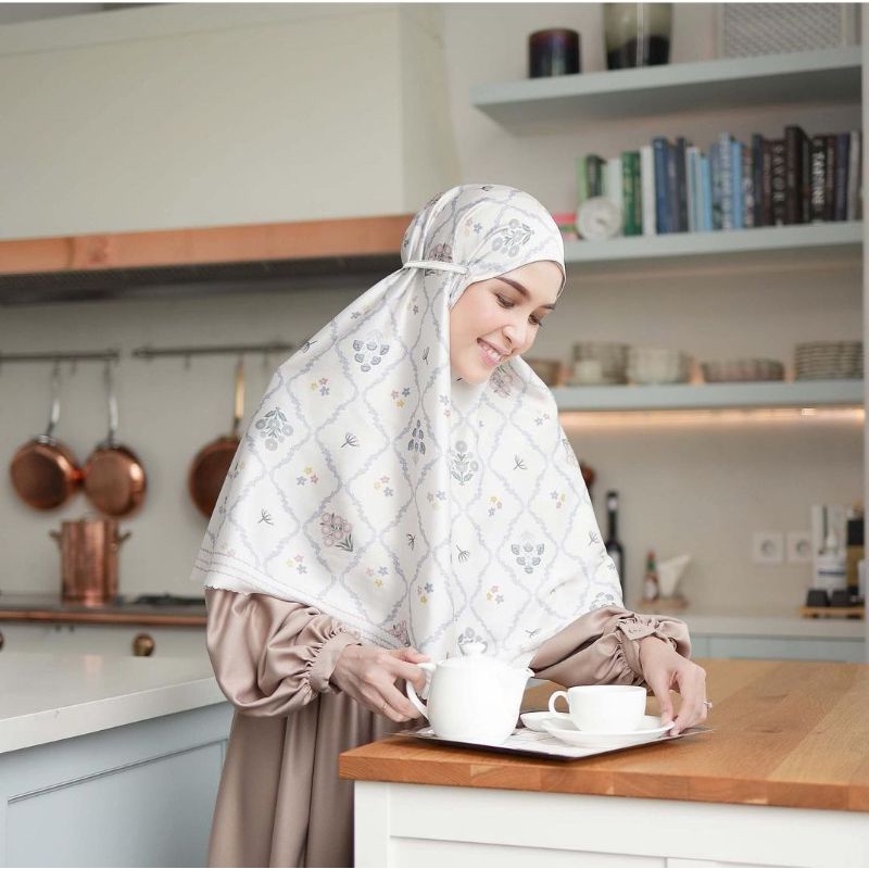 [ Free Body Mist ] Bergo Silk Spade Ivory Vanilla Hijab