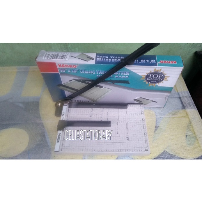 

Cutter Grosir Alat Pemotong Kertas / Paper Cutter F4 Folio Merk Kenko