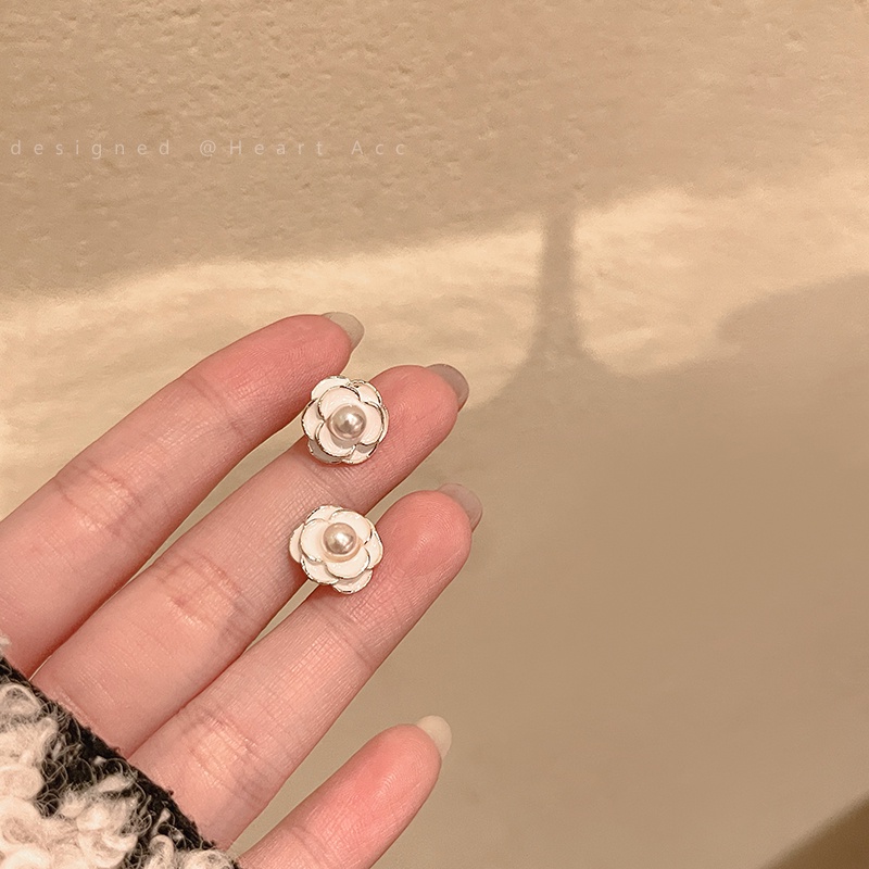 Roselife Elegan Mutiara Camellia Stud Earrings Untuk Wanita Gadis Korea Fashion Bunga Putih Anting Pesta Pertunangan Telinga Perhiasan