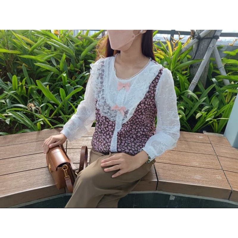 [YUNA]BLOUSE RENDA IMPORT MOTIF BUNGA