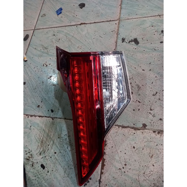 lampu bagasi toyota rush kanan