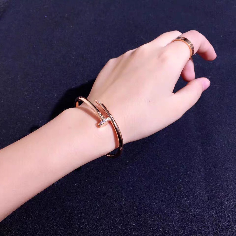 Gelang Tangan Titanium Steel Lapis Rose Gold 18K Hias Zircon Berlian Untuk Wanita