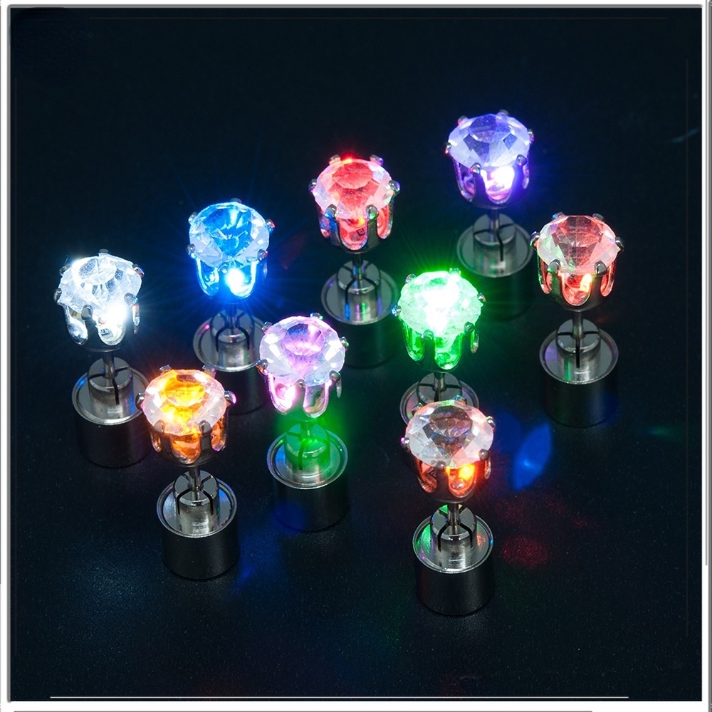 Anting Zirkon Bercahaya LED Kepribadian fashion Wanita Gaya Punk 1PC