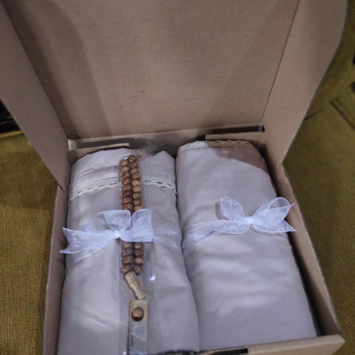 

(COD) Kado Hadiah Gift Mukena Hampers Cewek Gift Ulang Tahun Paket 1