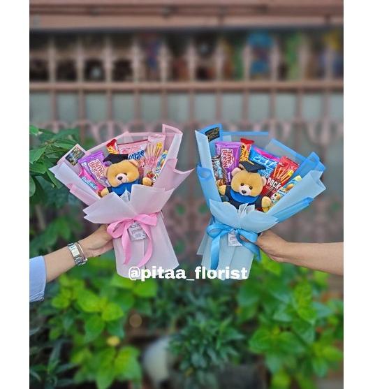 

➫ Buket Wisuda / Buket Boneka Wisuda / Buket Graduation / Buket Snack Wisuda / Hadiah Wisuda ♜