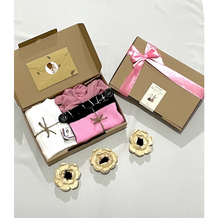 

(COD) Paket Personal Hampers Kado Wanita Jilbab Bella Square Lengkap - H