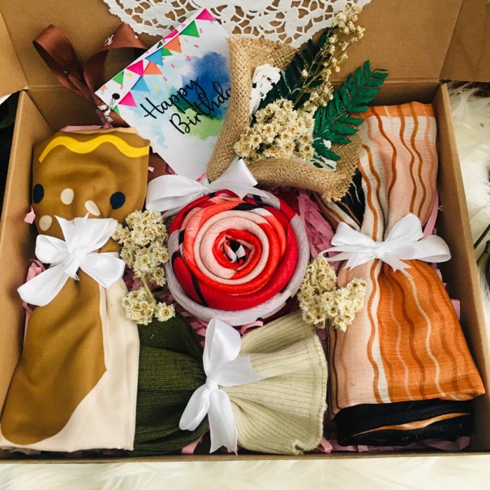 

(COD) Hampers hijab paket/kado ulang tahun/kado widuda/hantaran