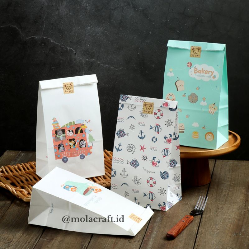 

Paperbag giftbag+ free stiker tempel ( motif lucu)/paperbag souvenir/paperbag untuk bingkisan