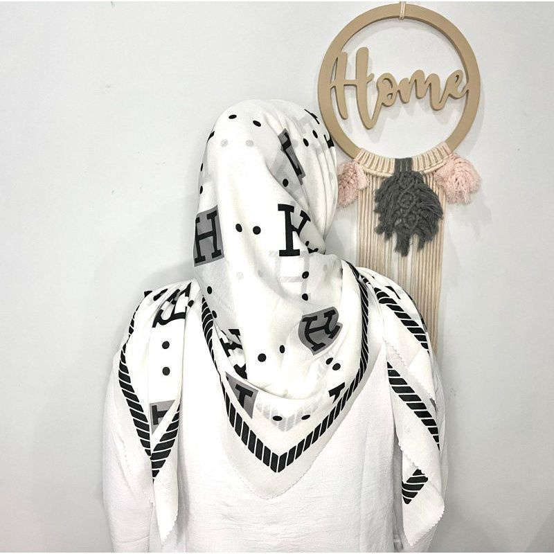 HIJAB/KERUDUNG SEGI EMPAT MOTIF H TERLARIS