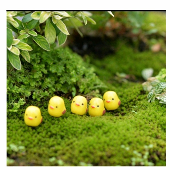 Miniatur Ayam kuning kecil untuk dekorasi rumah bonsai