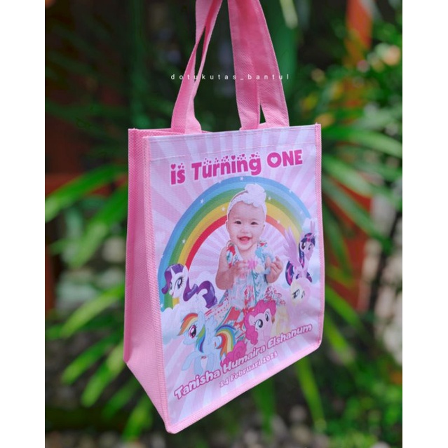 

TAS ULANG TAHUN/TAS ULANG TAHUN ANAK/TAS ULANG TAHUN ANAK CUSTOM/TAS ULANG TAHUN ANAK GOODIEBAG/TAS ULANG TAHUN CUSTOM