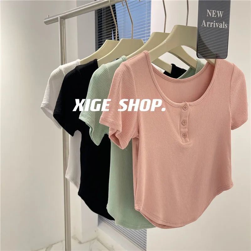 Red Spice girl hem melengkung tiga kancing lengan pendek T-shirt wanita musim panas bagian tipis elastis budidaya diri benang murni keinginan pendek top