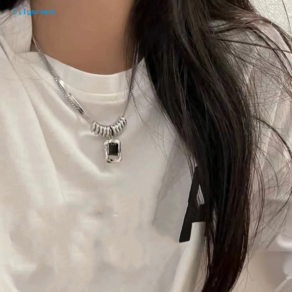 [LS] Wanita Kalung Double-layers Kepribadian Cincin Bulat Tulang Ular Keren Hitam Kristal Imitasi Persegi Klavikula Kalung Fashion Perhiasan