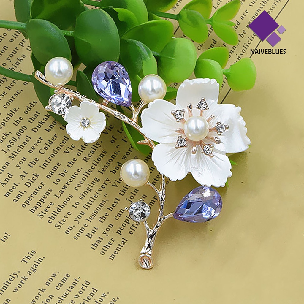 &lt; Naiveblues &gt; Mutiara Imitasi Kerang Hadiah Pernikahan Elegan Plum Blossom Berlian Imitasi Lapel Kostum Aksesoris