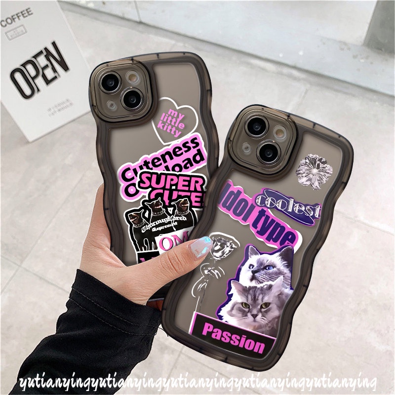 Stiker Label Brand Trendy Keren Cat Case OPPO A12 A16K A95 A96 A15 A54 A74 A16 A17 A57 A17K A3s A16s A55 A96 A5 A9 A52 A5s A7 Reno 8 7 6 8Z 7Z A77 A77s A1k A53 Wavy Edge Sarung Soft Case