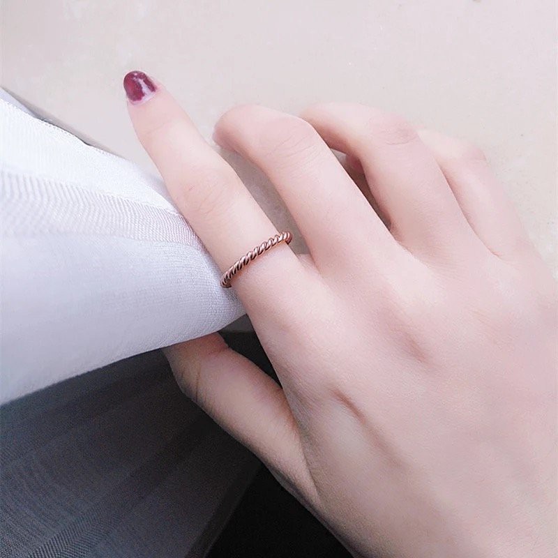 Cincin Bahan Titanium Steel Anti Karat Anti Alergi Warna Rose Gold Gaya Jepang Korea