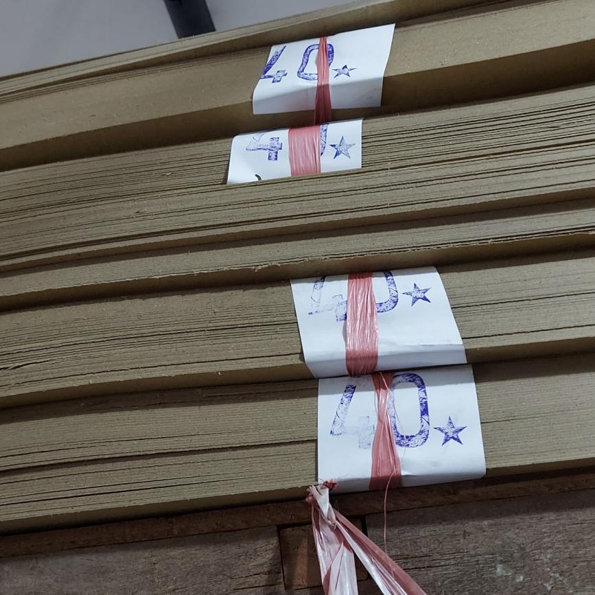 

I87 Karton Yellow Board No 40 Ukuran Plano (65x75cm) TREND