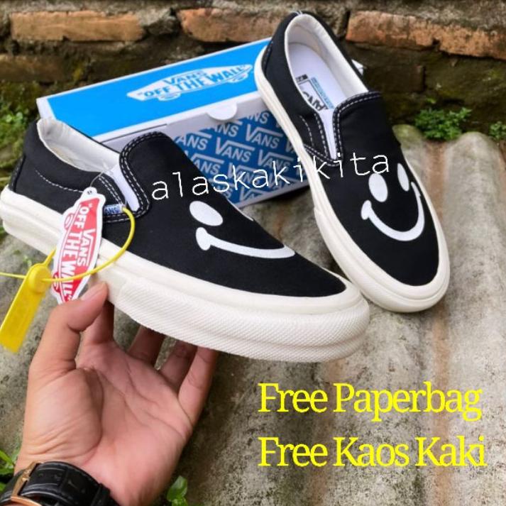 ✨New✨ Sepatu Vans Slip on OG SMILE Black white Premium BNIB made in china ?