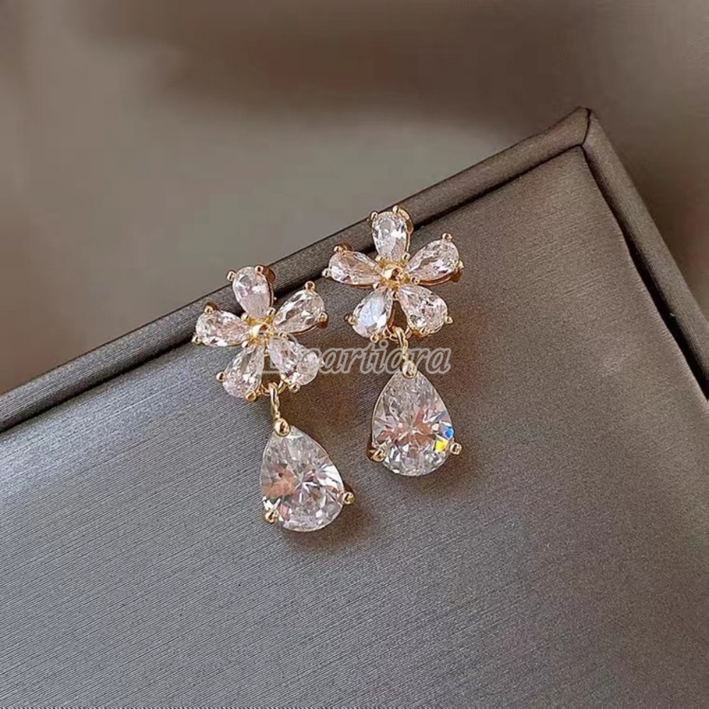 Fashion Tetesan Air Zirkon Bunga Anting Wanita Cahaya Mewah Temperamen Anting Rasa Tinggi Desain Minoritas Anting Rasa