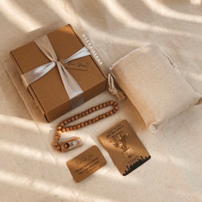 

(COD) Gift Box/Hampers Lebaran Wanita 'Murni' Paket 1 by Gerai Sekar - Hijau Daun