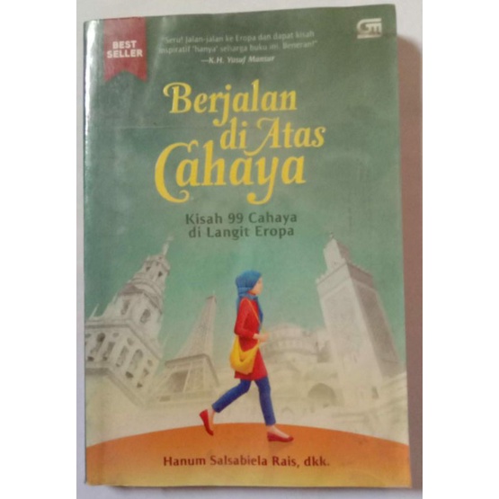Berjalan Di Atas Cahaya - Kisah 99 Cahaya Di Langit Eropa By Hanum Salsabiela Rais, dkk (Original)
