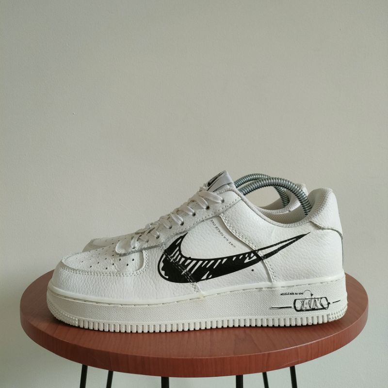 Sepatu Preloved / Second Nike Air Force 1 Low Sketch White Black Size 41