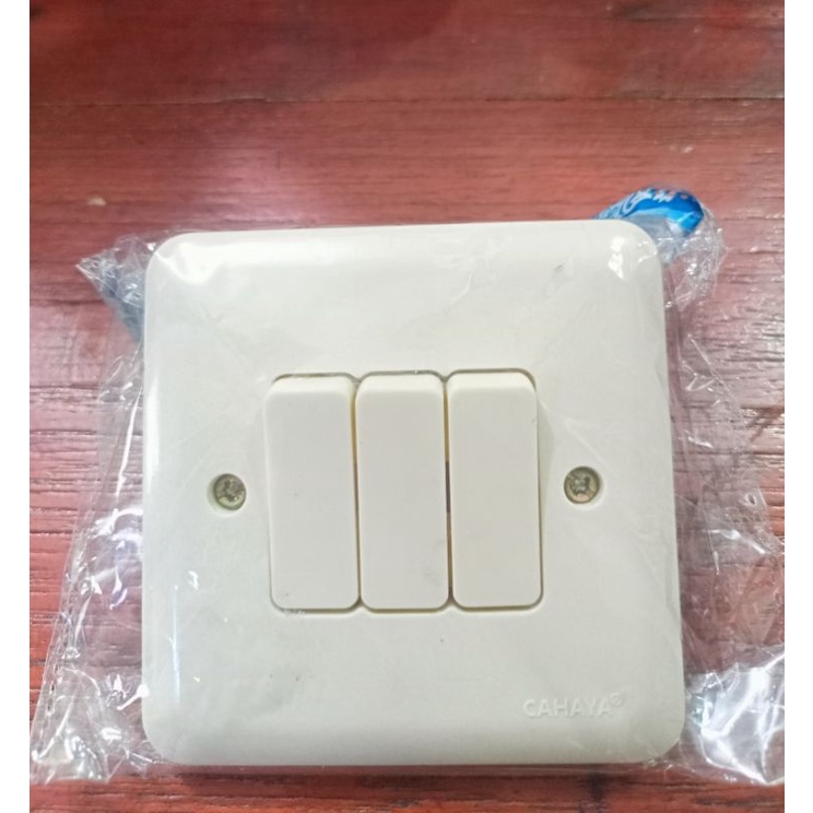 Saklar Triple IB CAHAYA