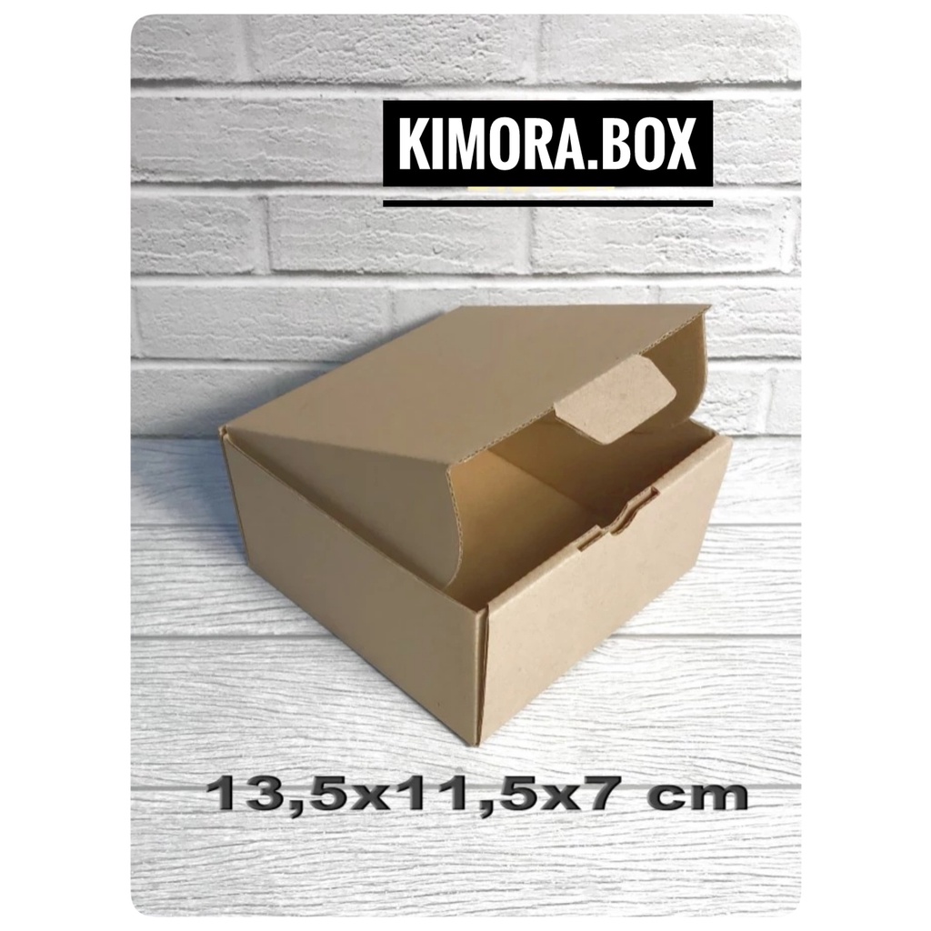 

Kardus uk. 13,5x11,5x7 cm.... box karton model pizza U/ aksesoris-dll