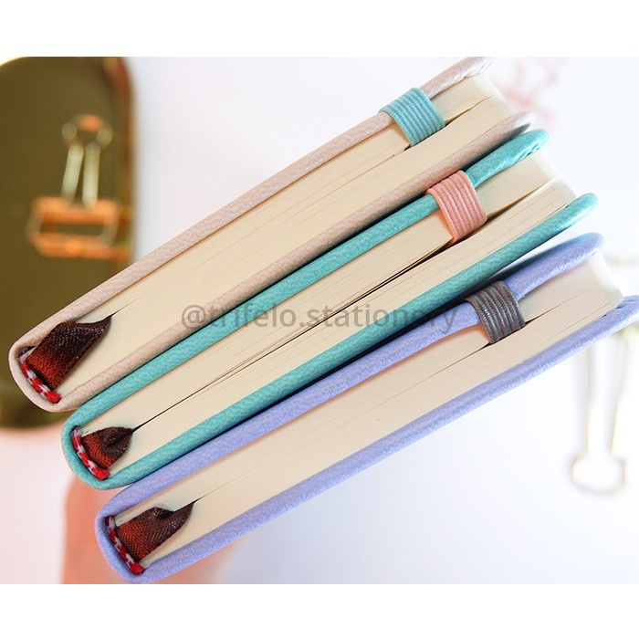 

Terlaris ✨ -Notebook jurnal 3 warna motif namaste (A48-1009)- 2.2.23