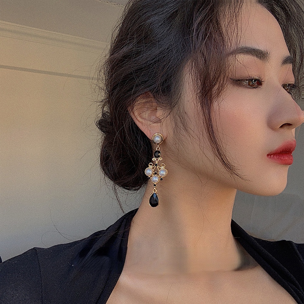 Deartiara Istana Retro Baroque Berlian Hitam Anting Kepribadian Fashion Mulia Tetesan Air Anting Mutiara Imitasi