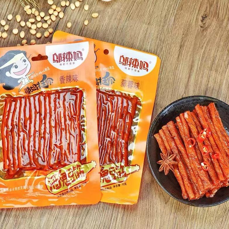 

yfb-92 SNACK GO / 邬辣妈 酒鬼豆筋 香辣味 辣条 Wulama Latiao Spicy Tofu 70 G / SNACK HALAL New Arifal