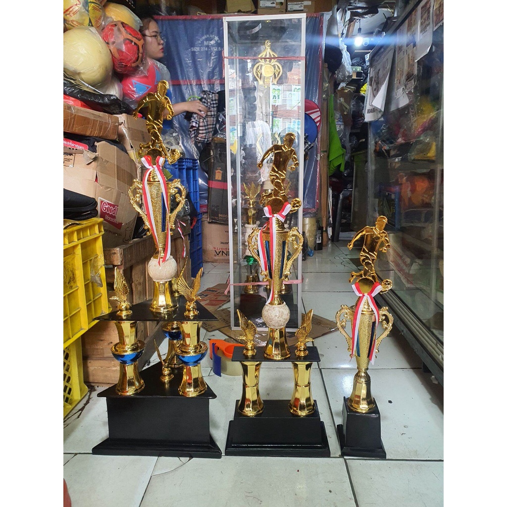 piala trophy set kaki 3 kaki 2 kaki 1 futsal bola isi 3