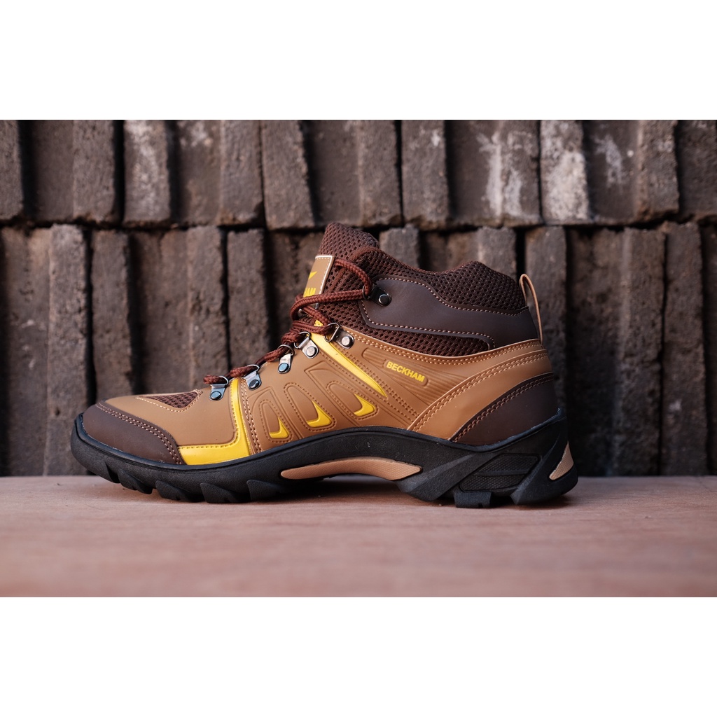 Sepatu gunung sepatu hiking sepatu camping hiking shoes pria dan wanita 39-43 - men.id