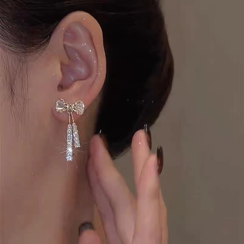 Anting Drop Kristal Baru Dengan Bling Bling Panjang Rumbai Temperamen Wanita Anting Bersinar Perhiasan Pesta Trendi Untuk Wanita