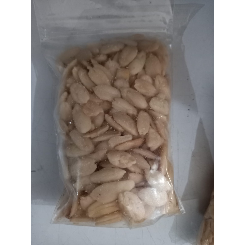 

KACANG KENARI CURAH 250GR